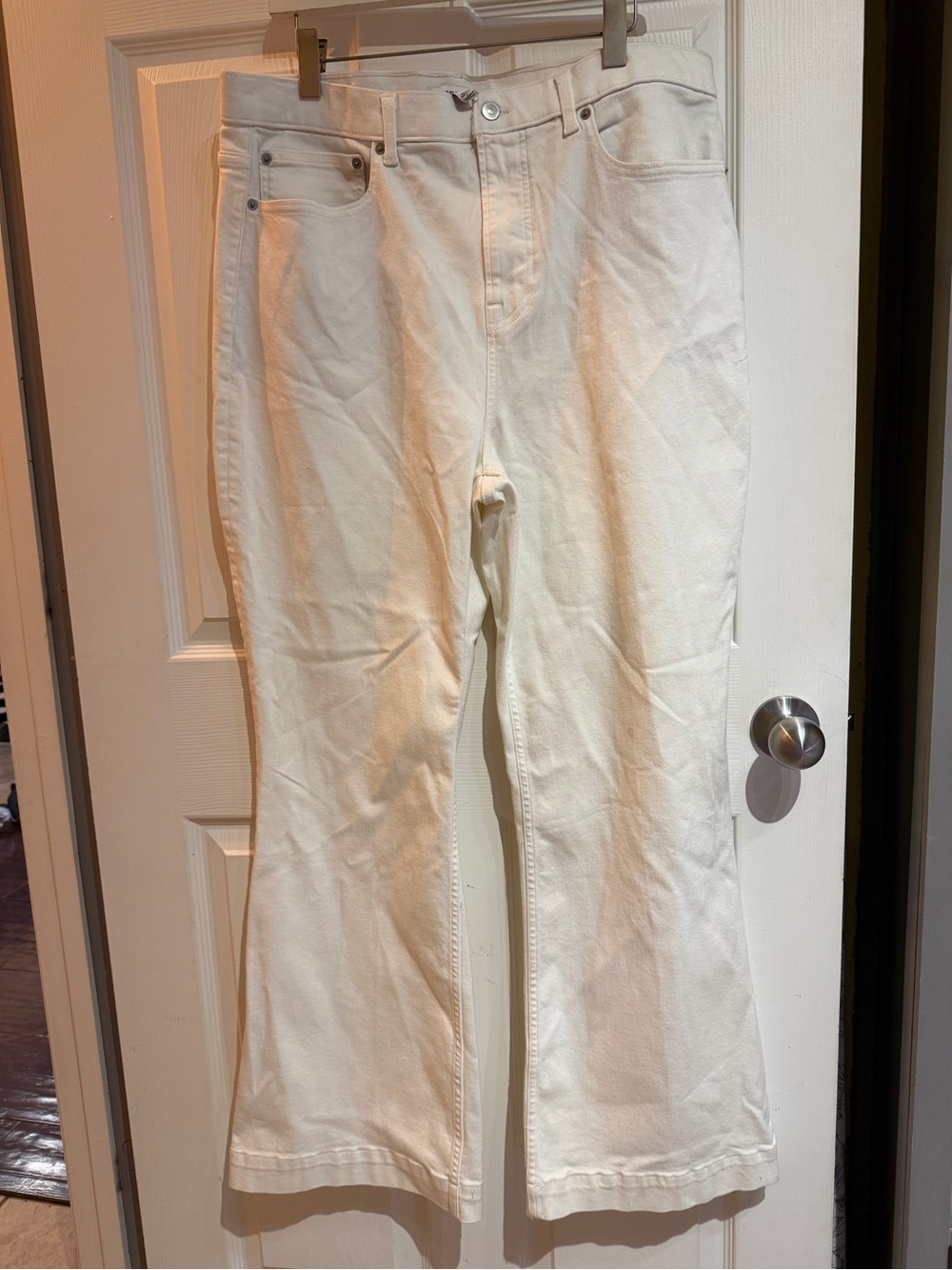 Spanx White Flare Jeans with Subtle Stretch sz 20
